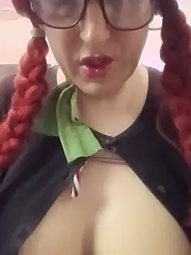 הופעת וובקאם של sissytrapdolly24