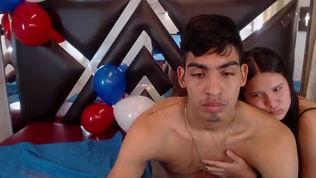 Chat +18 de Milo_and_Mily ao vivo