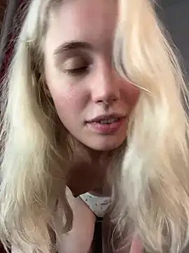 Chat +18 de LovelyMiu ao vivo