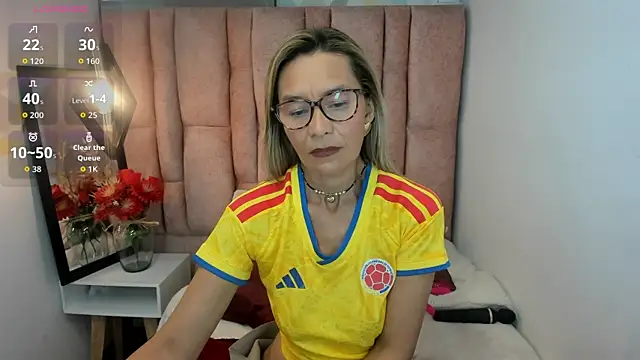 Issa_Milf__'s Live XXX Chat