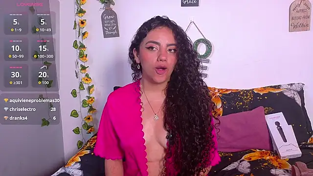 emiily_curlyn Live XXX chat
