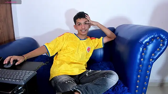 Chat +18 de littlecum18 ao vivo