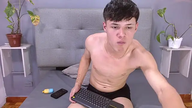 Kevin_Tupe live XXX chat