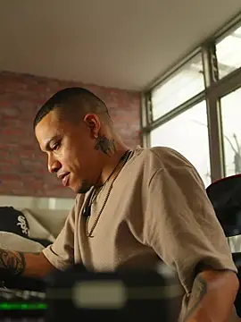 XXX chat uživo modela AlphaMasterXxx