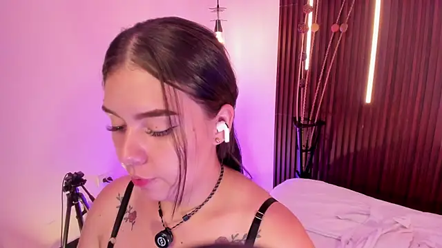 แชท XXX สดของ ArianaBaker