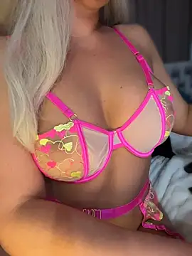 PinaColaBoom élő XXX-chatje
