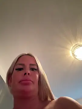 Juliaboobqueen Webcam Show