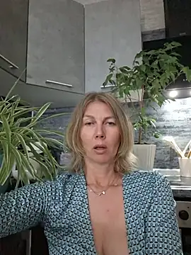 stellahere8 live XXX chat