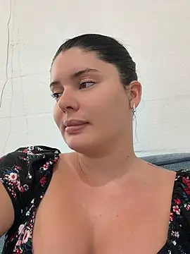 XXX chat uživo modela mangolini_parrocini