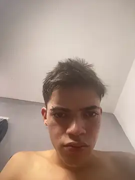 Latinos_2001 现场XXX聊天