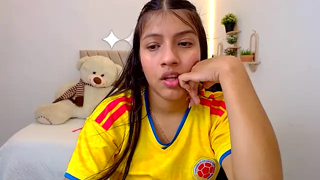 zara_cute Adlı Modelin Canlı XXX Sohbeti