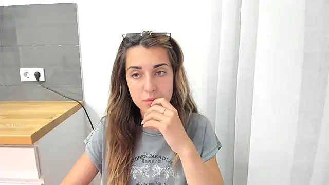 summmmersky1's Live XXX Chat