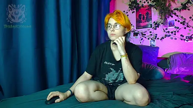XXX chat uživo modela TrickyKitsune