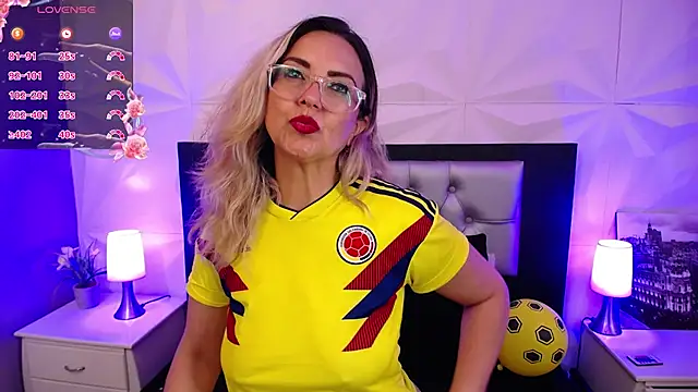 Chat +18 de Azaahara_ ao vivo