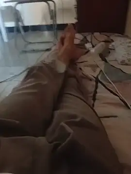 sinyourhmb: διαδικτυακό σόου στην κάμερα