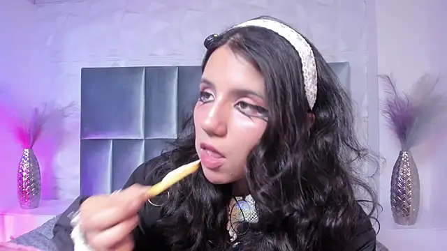 دردشة HollyPeach الجنسية المباشرة