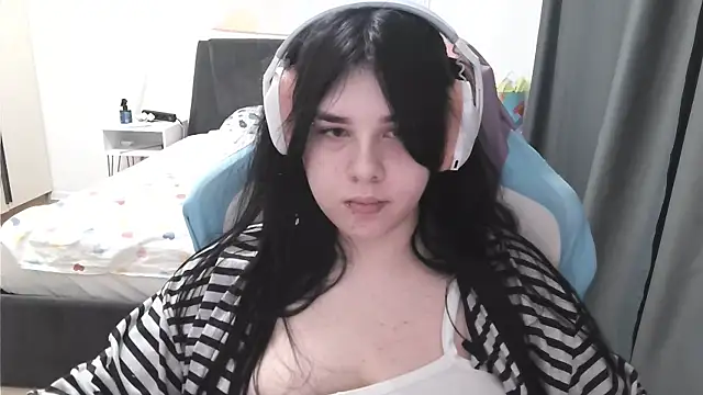 Chat +18 de LunarMia ao vivo