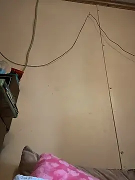 IttyBittyStonie's Live XXX Chat
