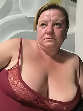 צ'אט XXX בשידור חי של jusichka