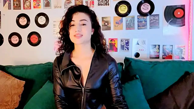 Maya_Rogerss Chat XXX in diretta