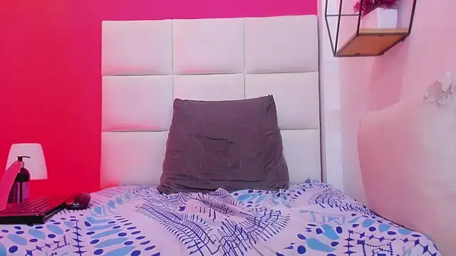 Katecurvy_hot69 现场XXX聊天