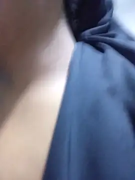 veronica_em1 Adlı Modelin Canlı XXX Sohbeti