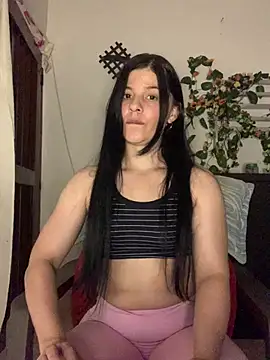 Estefani_32 élő XXX-chatje