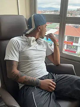 Chat +18 de Latinmoster_boss ao vivo