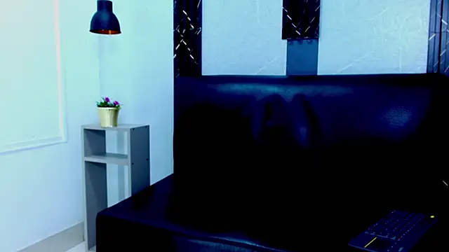Онлайн чат XXX MaxWyatt_