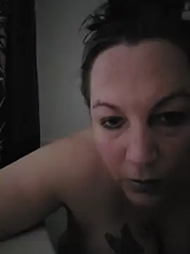 Queenemerald Chat XXX in diretta