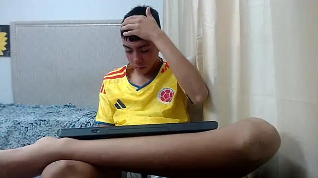 Liarr_ Adlı Modelin Canlı XXX Sohbeti