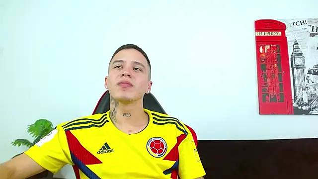 Cumandres18 élő XXX-chatje