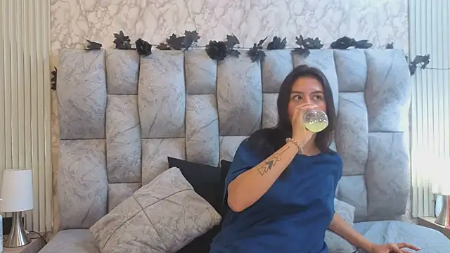 Alahia_Bloom's Live XXX Chat