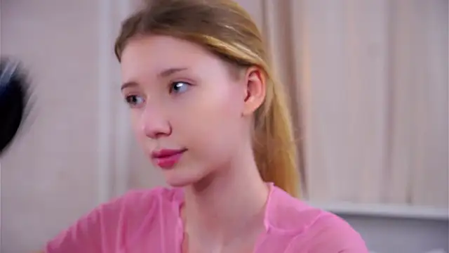 SunnivaCovil Adlı Modelin Canlı XXX Sohbeti