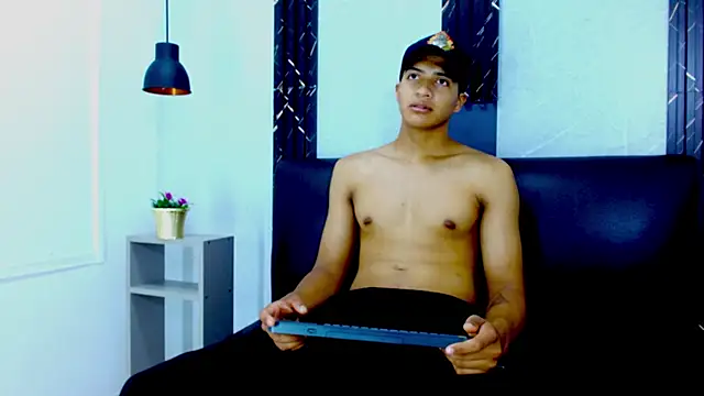 MaxWyatt_ – Naživo XXX chat