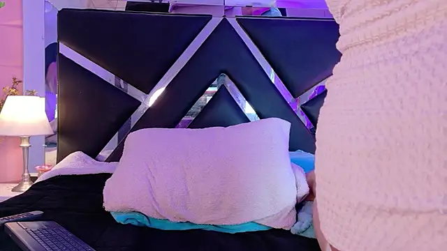 Veronica_Nasty_ live XXX chat