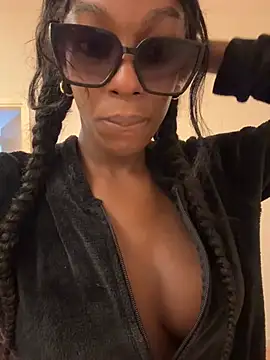 evelyn_jhonson's Live XXX Chat