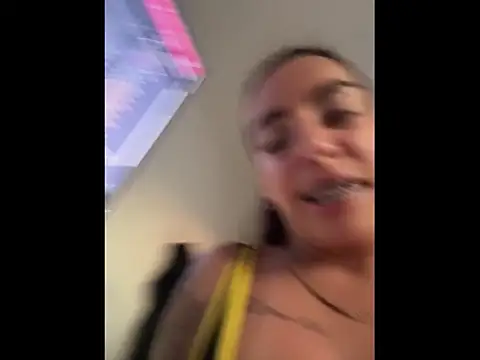 Czat XXX na żywo – Srta_Jhenny