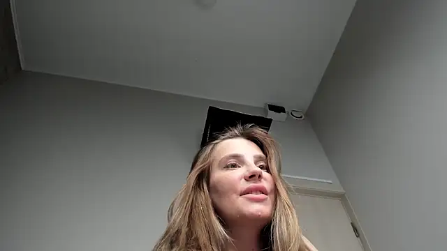دردشة JuliaBusty الجنسية المباشرة
