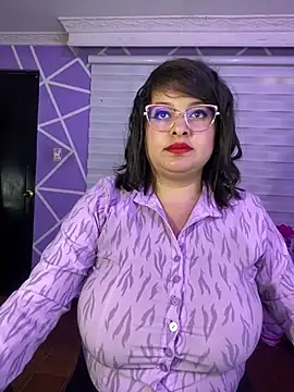 MiiaaJoness' Live XXX Chat
