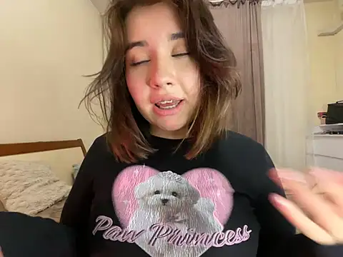 Viviaaan_n élő XXX-chatje