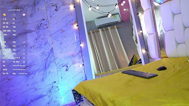 kinkylittlegirll XXX чат на живо