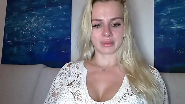 CorneliaSweet Adlı Modelin Canlı XXX Sohbeti
