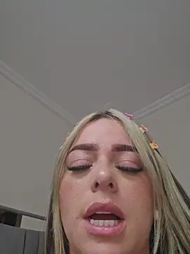 BriannaBunnyy Adlı Modelin Canlı XXX Sohbeti