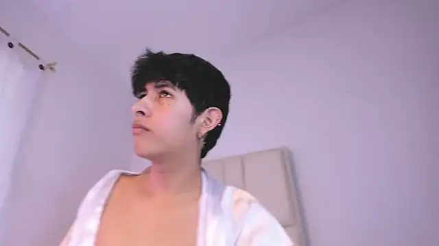 julian_xx লাইভ XXX চ্যাট