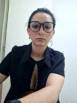 Mikaza-Ackerman's Live XXX Chat