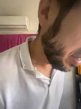 Alexitho25 élő XXX-chatje