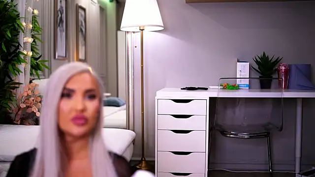 RoseDollln Live XXX chat
