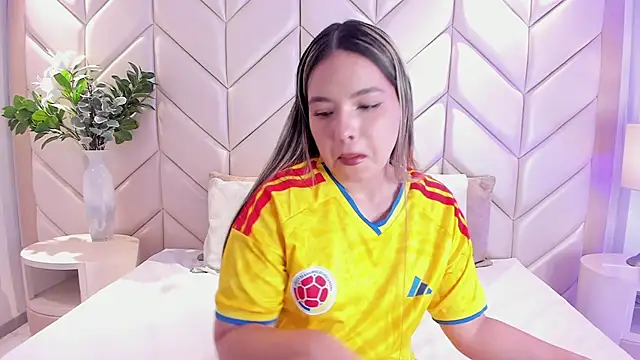 AlanaPrince_ Adlı Modelin Canlı XXX Sohbeti