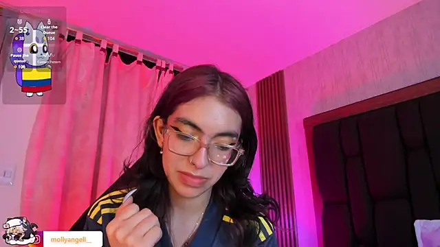 Molly_A Adlı Modelin Canlı XXX Sohbeti